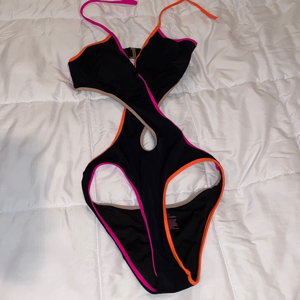 VS bikini
